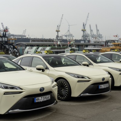 Best Taxi z nową flotą 25 sedanów Toyota Mirai
