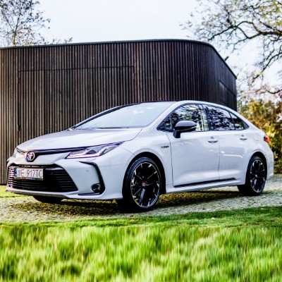 Toyota Corolla Sedan Hybrid